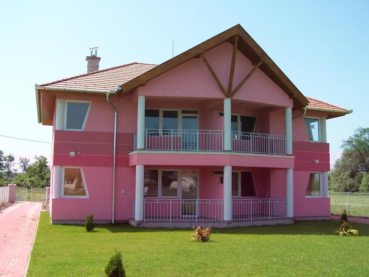 Liget Apartmanhaz Кехидакустани Экстерьер фото