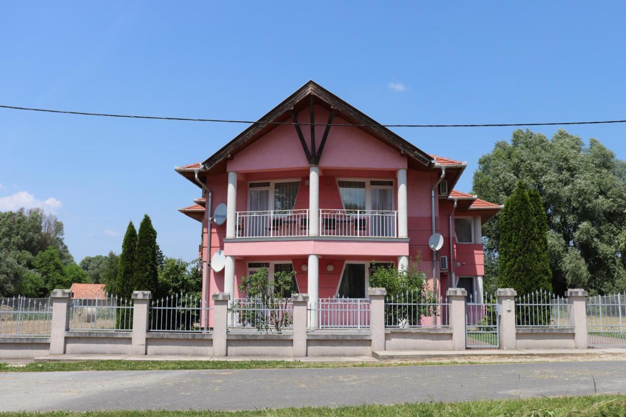 Liget Apartmanhaz Кехидакустани Экстерьер фото