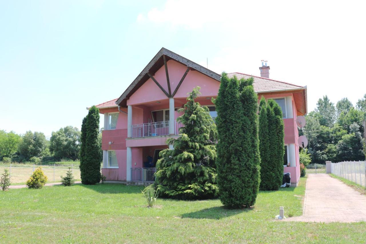 Liget Apartmanhaz Кехидакустани Экстерьер фото
