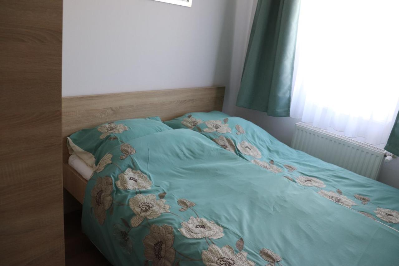Liget Apartmanhaz Кехидакустани Экстерьер фото