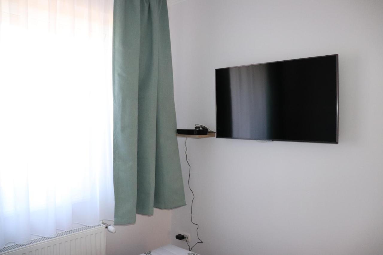 Liget Apartmanhaz Кехидакустани Экстерьер фото
