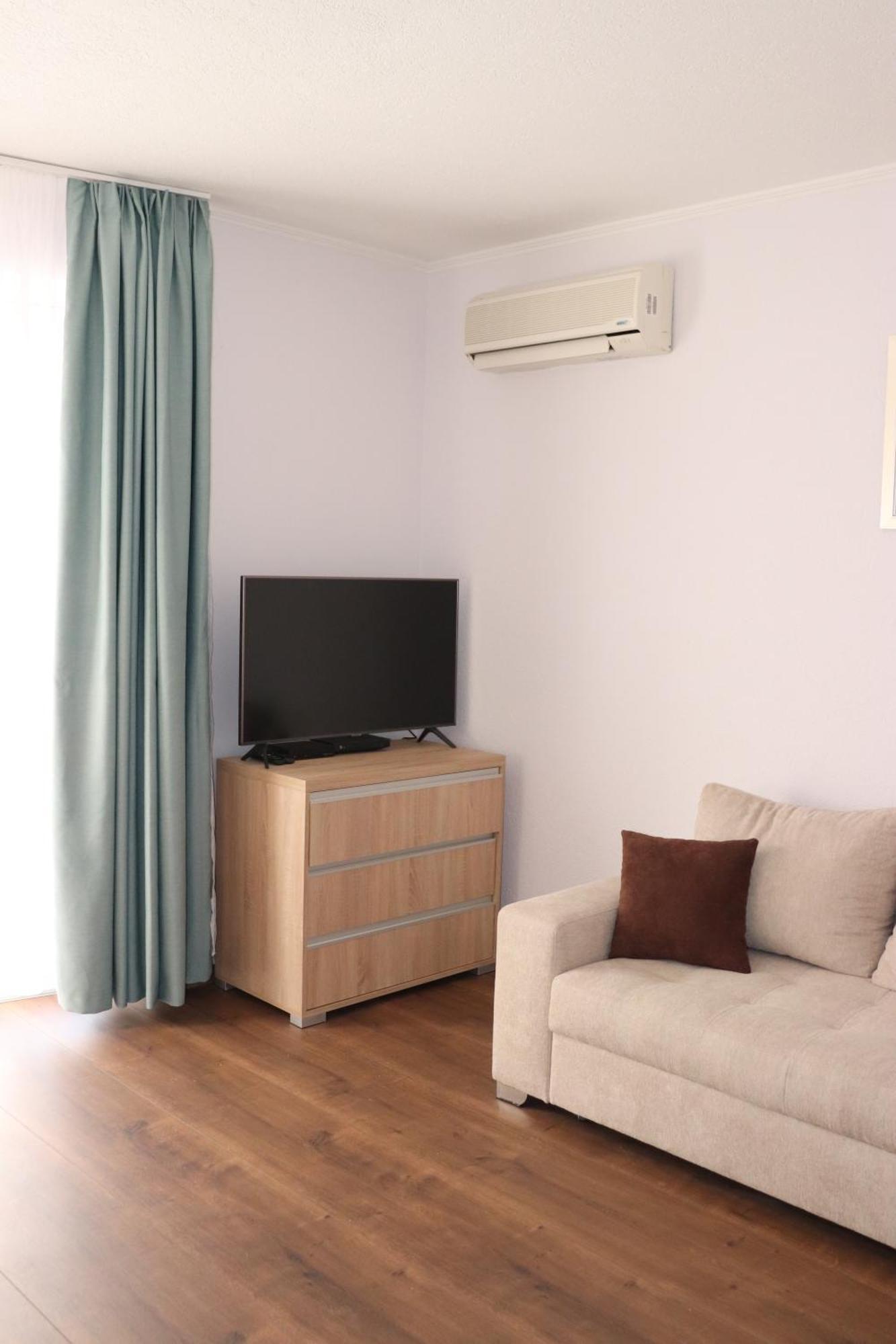 Liget Apartmanhaz Кехидакустани Экстерьер фото