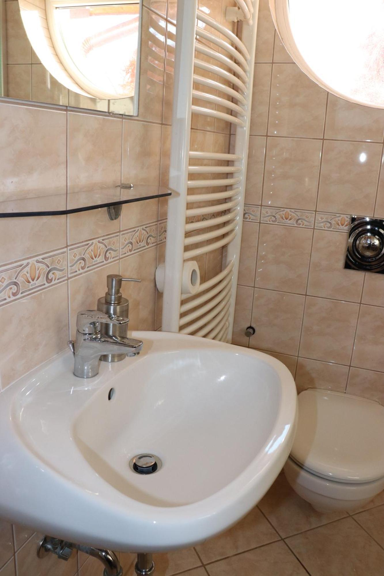 Liget Apartmanhaz Кехидакустани Экстерьер фото